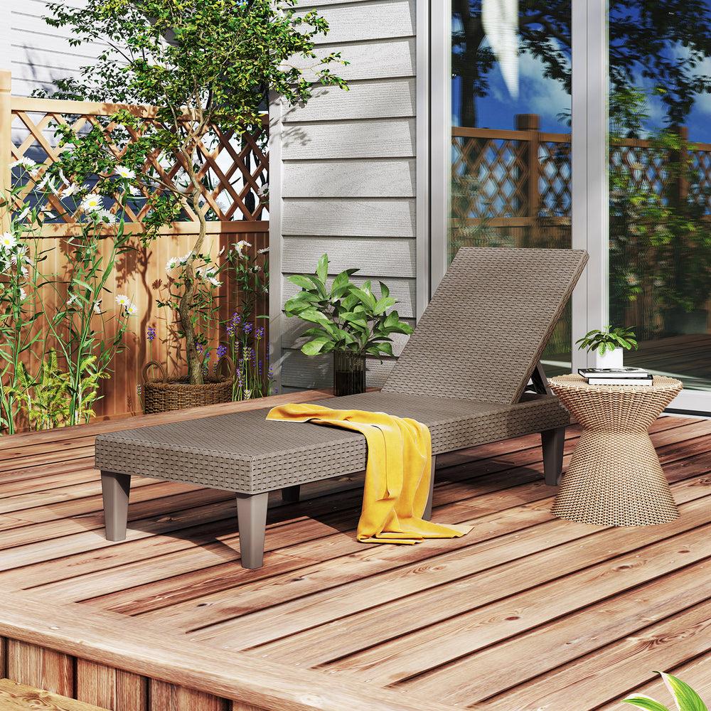 Outdoor lounge chair with textured, waterproof rattan-look PP surface - Brown