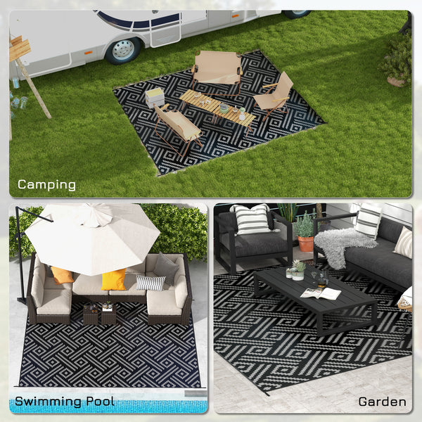 Reversible waterproof outdoor rug made of plastic straw