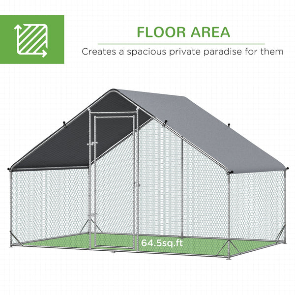 Outdoor chicken coop with shelter and lockable door