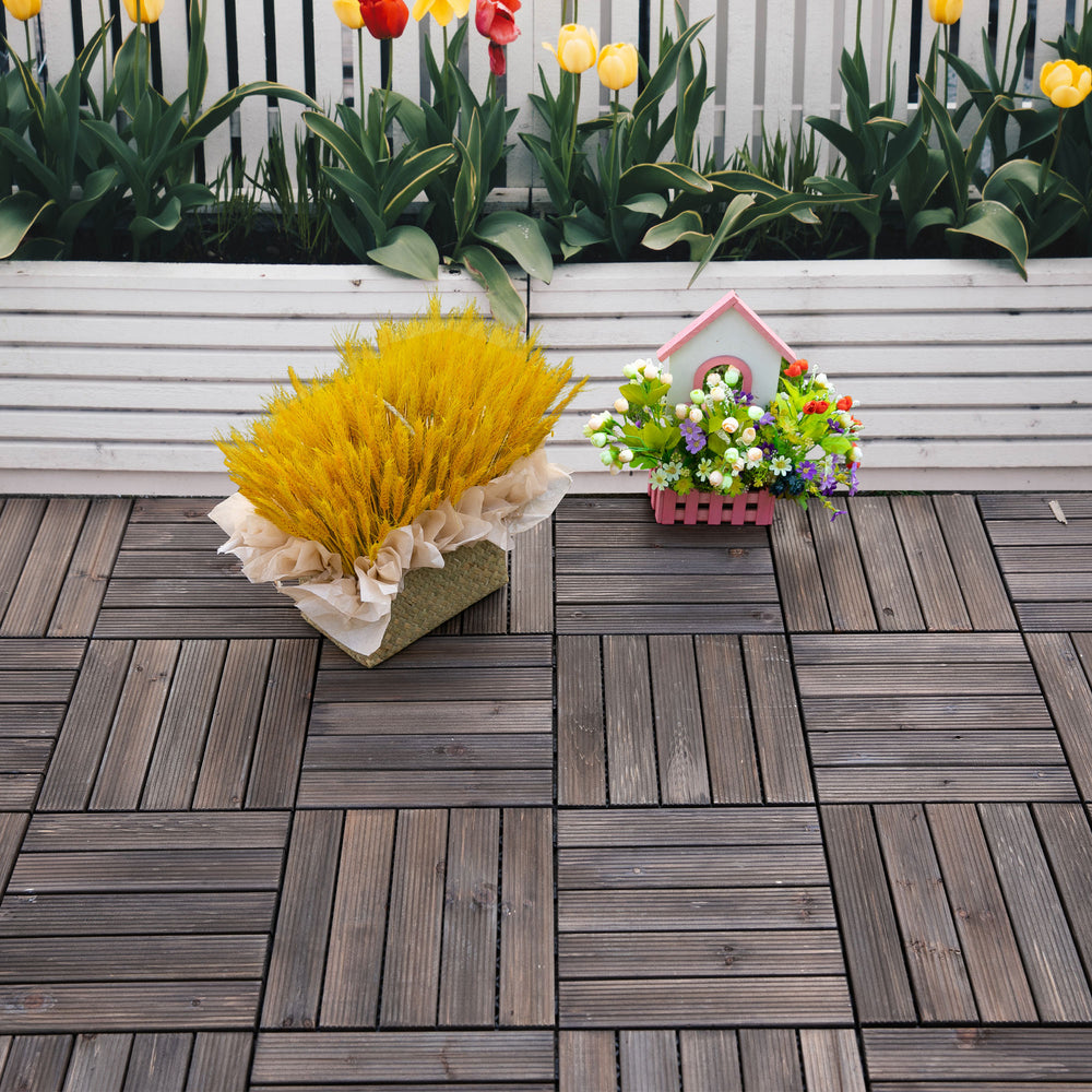Set of 27 interlocking wooden terrace tiles