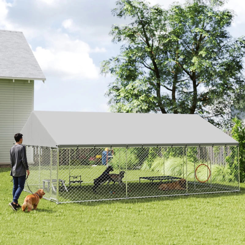 Galvanized steel kennel with roof and safety latches