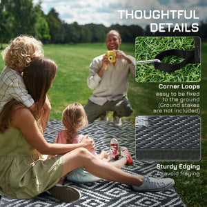 Reversible waterproof outdoor rug made of plastic straw, black and grey geometric pattern