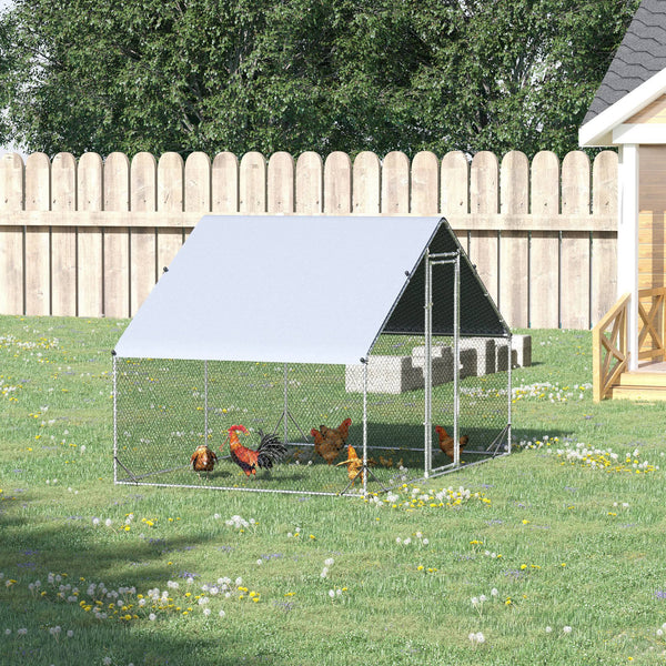 Outdoor chicken coop with shelter and lockable door