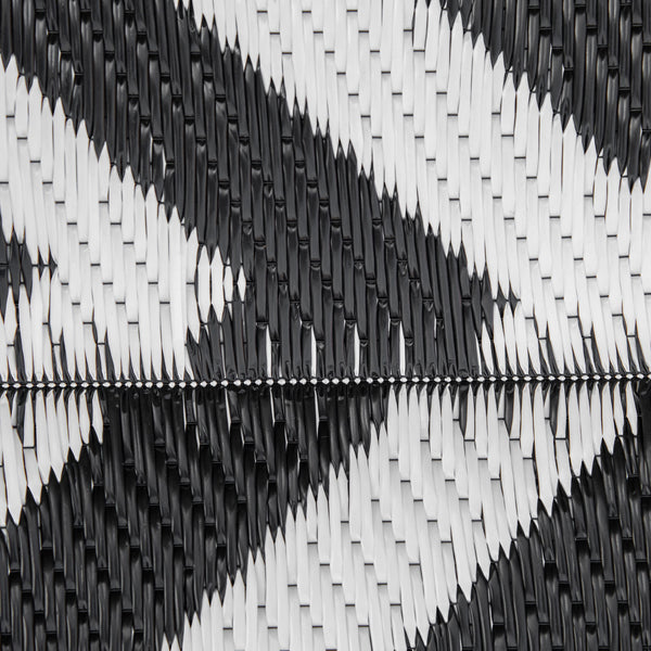 Reversible outdoor rug, black and white