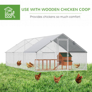 Outdoor chicken coop with shelter and lockable door