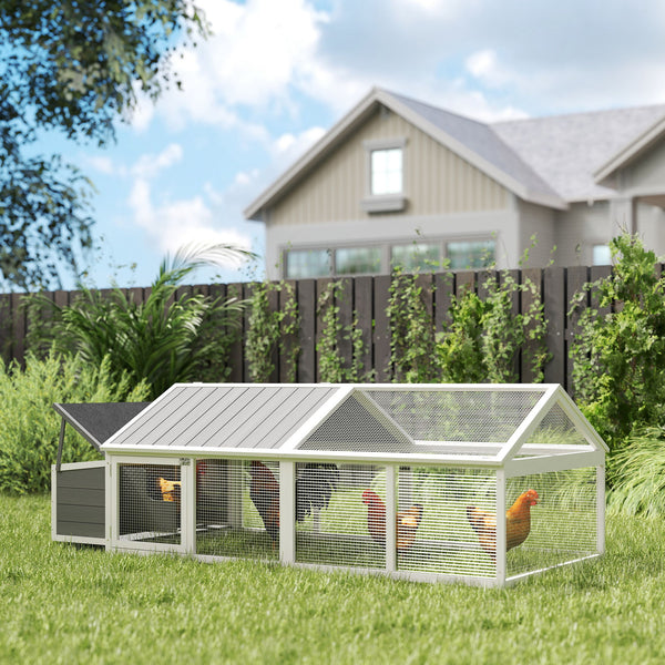 Coop with nesting box, wooden roof and side door for 4 to 8 chickens