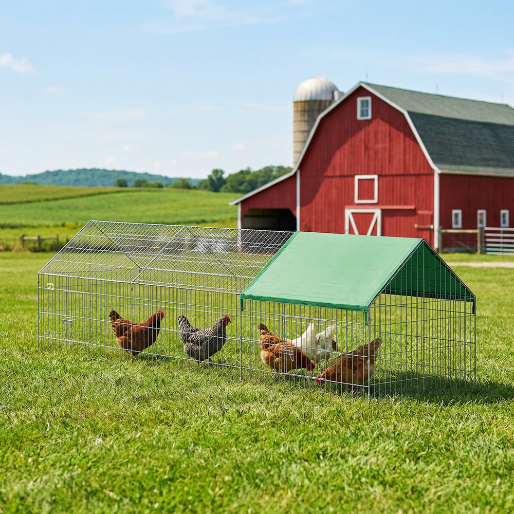 Metal chicken coop with UV-resistant lid