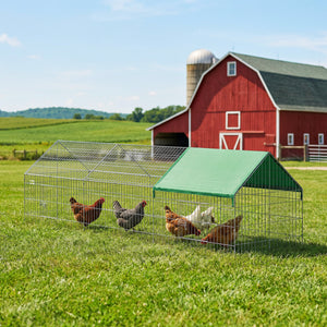 Metal chicken coop with UV-resistant lid