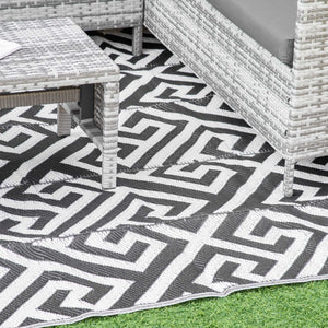 Reversible outdoor rug, black and white
