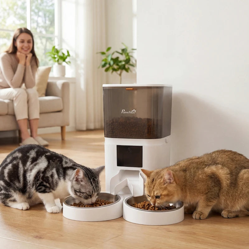 Automatic kibble dispenser with control app and 10-second voice recorder