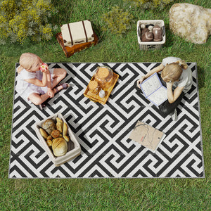 Reversible outdoor rug, black and white