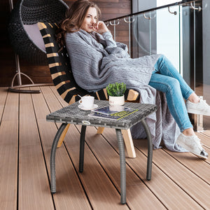 Square rattan coffee table with weather-resistant polyethylene coating