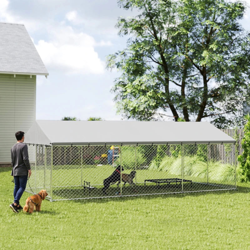 Galvanized steel kennel with roof and safety latches