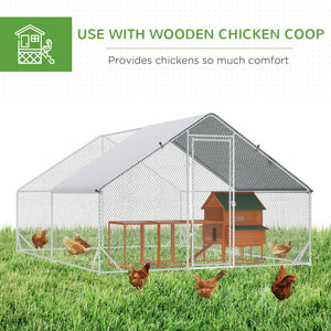 Outdoor chicken coop with shelter and lockable door