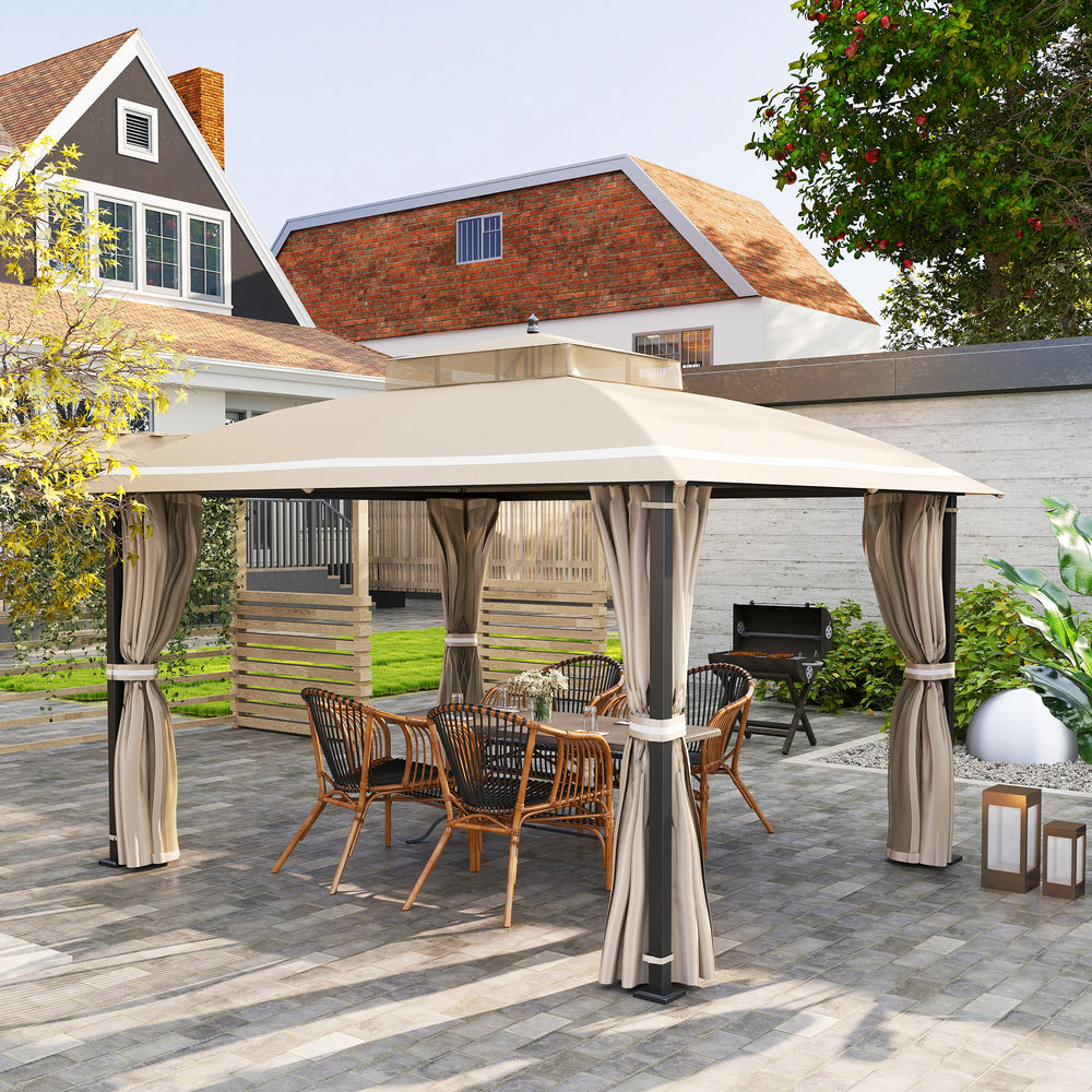 Auvent élégant à double toit avec moustiquaire et rideaux, conçu pour créer un espace ombragé et intime sur le patio