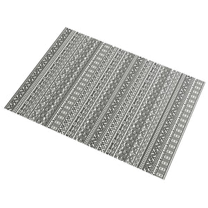 Reversible waterproof outdoor rug made of plastic straw