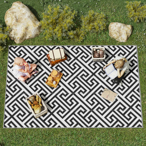 Reversible outdoor rug, black and white