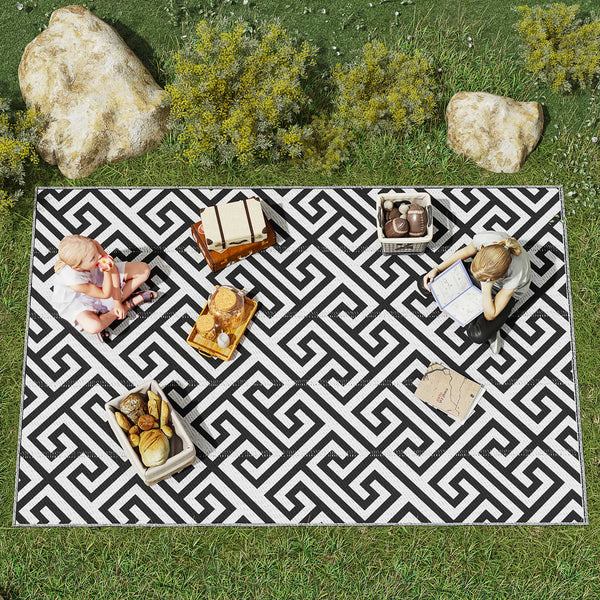 Reversible outdoor rug, black and white