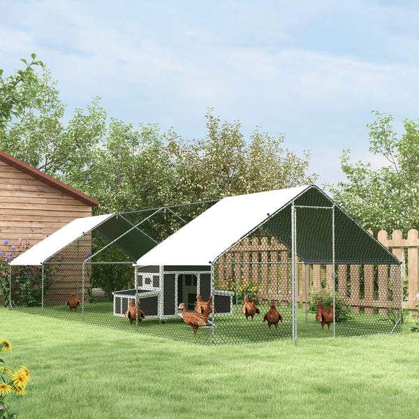 Outdoor chicken coop with shelter and lockable door