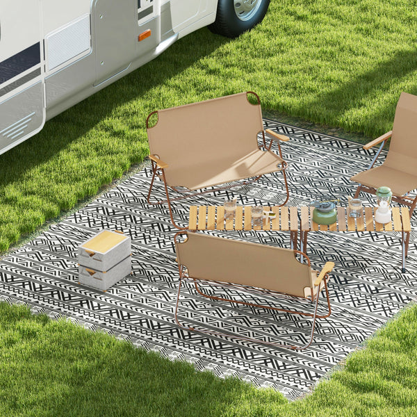 Reversible waterproof outdoor rug made of plastic straw