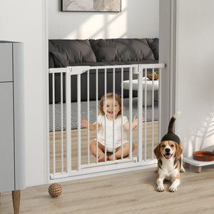 Self-closing safety gate, white