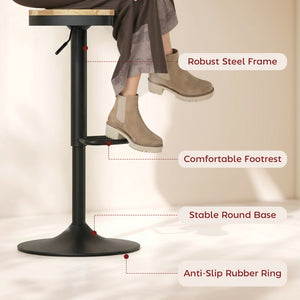 Set of 2 wooden bar stools, swivel and height-adjustable, natural wood and black.
