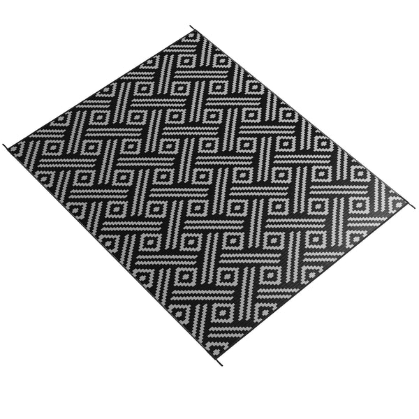 Reversible waterproof outdoor rug made of plastic straw