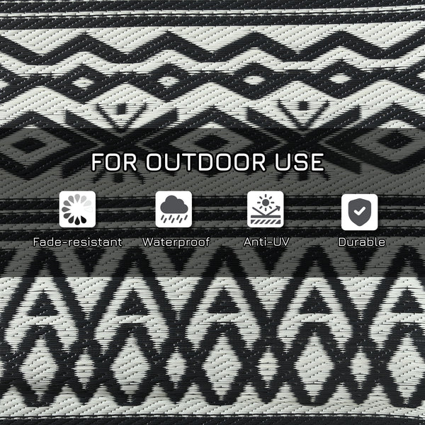 Reversible waterproof outdoor rug made of plastic straw
